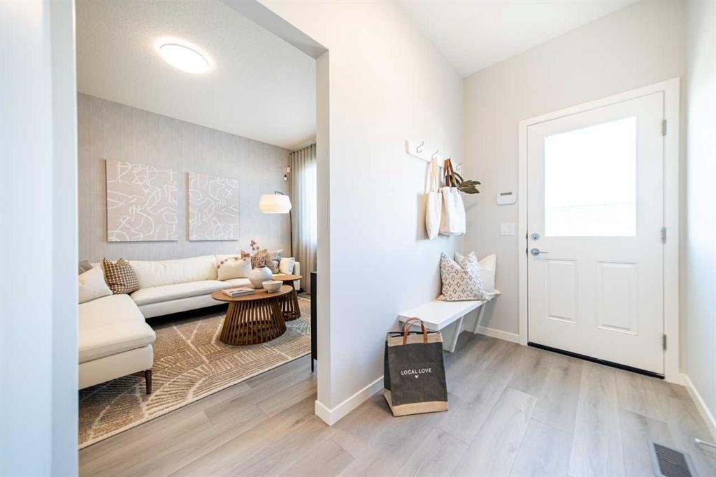 520 Tekarra Drive Nw, Calgary, AB - Indoor Photo Showing Other Room