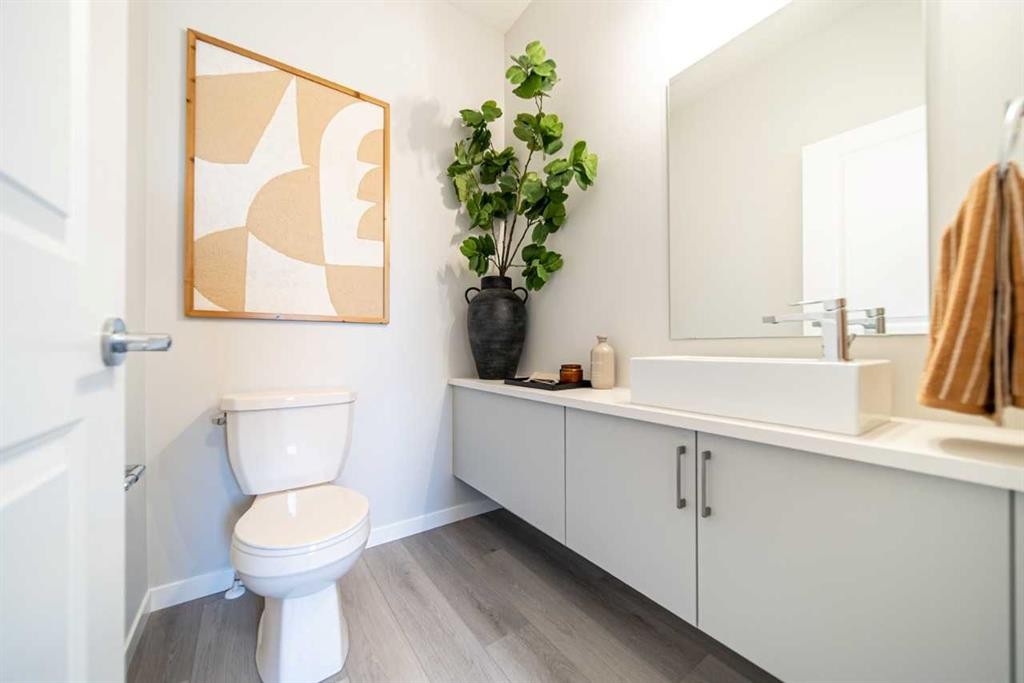 520 Tekarra Drive Nw, Calgary, AB - Indoor Photo Showing Bathroom