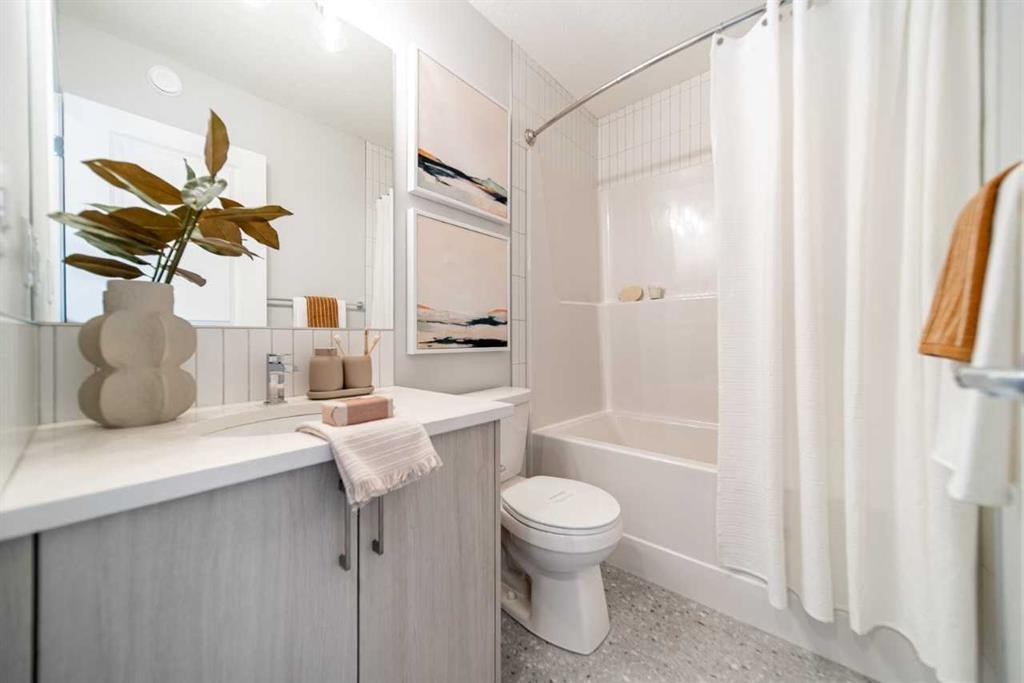 520 Tekarra Drive Nw, Calgary, AB - Indoor Photo Showing Bathroom
