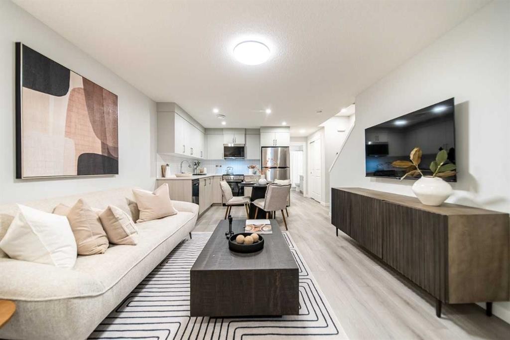 520 Tekarra Drive Nw, Calgary, AB - Indoor Photo Showing Living Room
