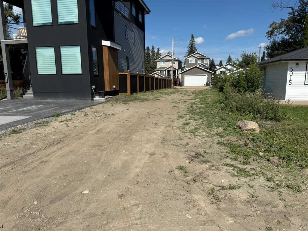 5017 42 Street, Sylvan Lake, AB