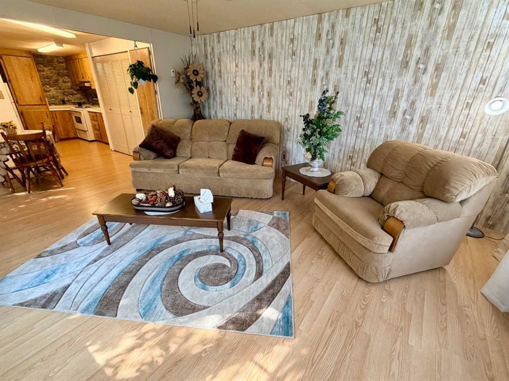 5039 51 Avenue, Caroline, AB - Indoor Photo Showing Living Room