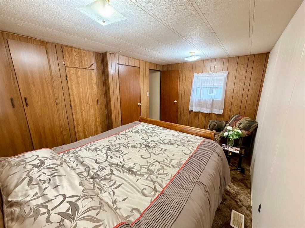 5039 51 Avenue, Caroline, AB - Indoor Photo Showing Bedroom