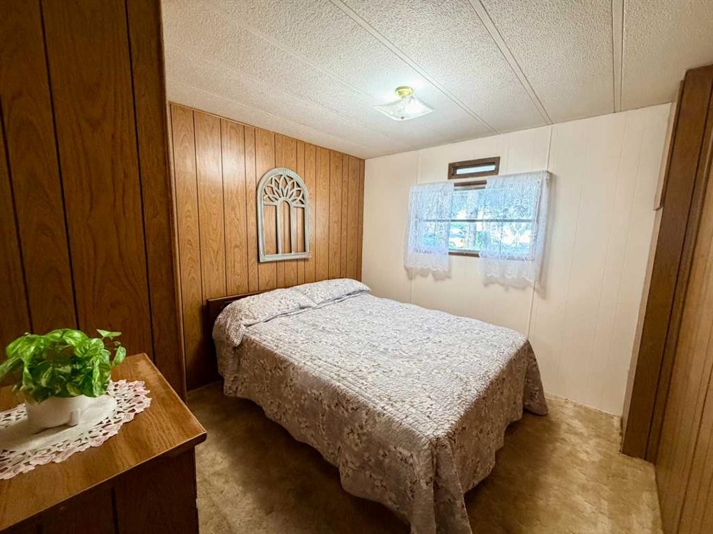 5039 51 Avenue, Caroline, AB - Indoor Photo Showing Bedroom