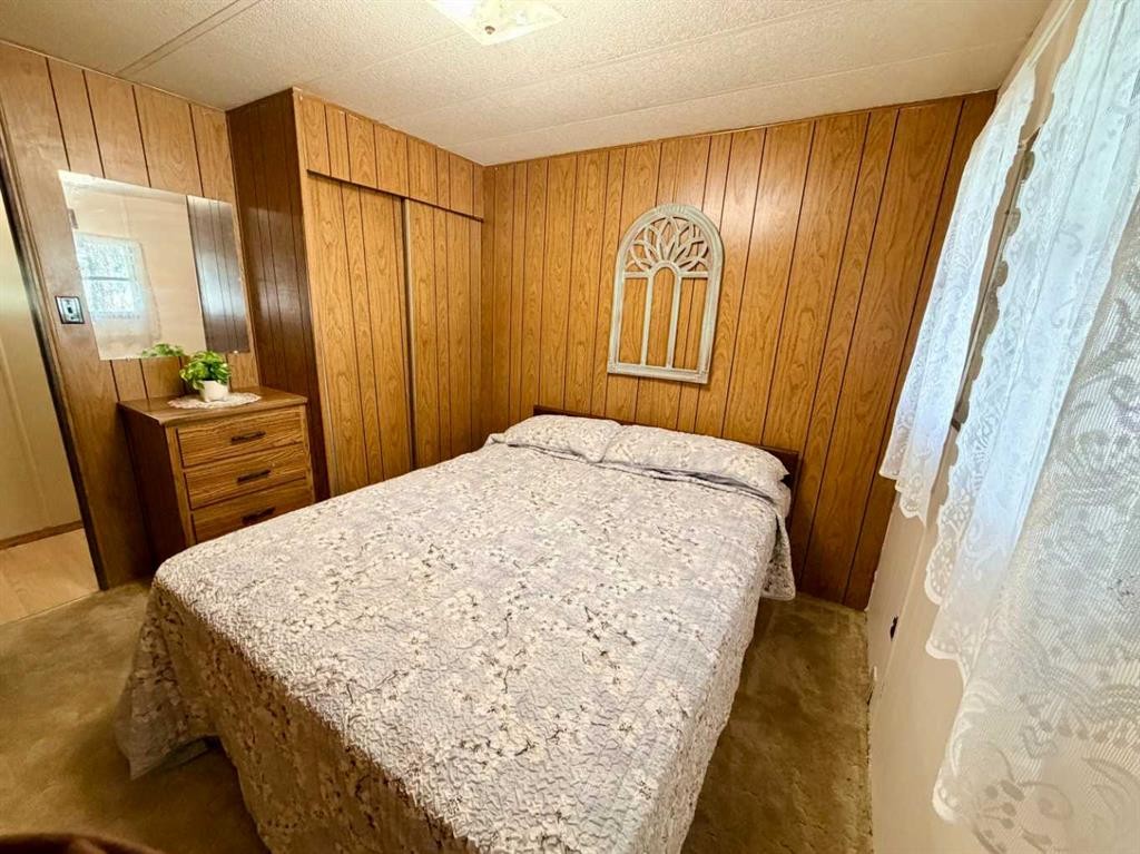 5039 51 Avenue, Caroline, AB - Indoor Photo Showing Bedroom