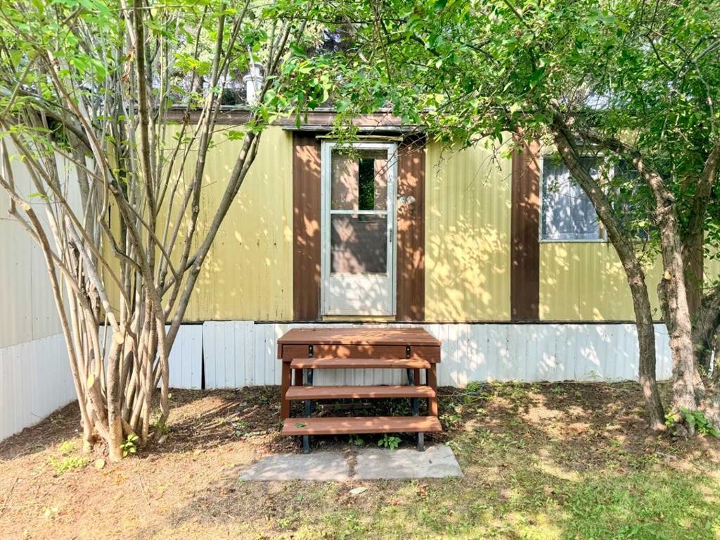 5039 51 Avenue, Caroline, AB - Outdoor