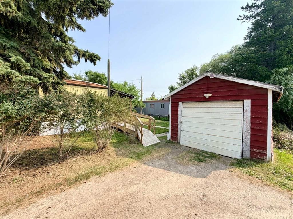 5039 51 Avenue, Caroline, AB - Outdoor