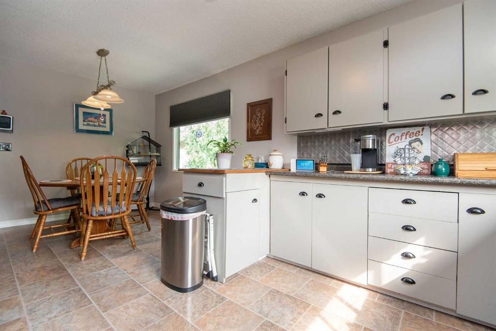 4606 51 Avenue, Bentley, AB - Indoor Photo Showing Kitchen