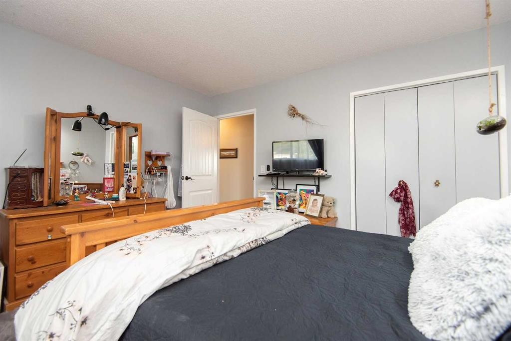 4606 51 Avenue, Bentley, AB - Indoor Photo Showing Bedroom