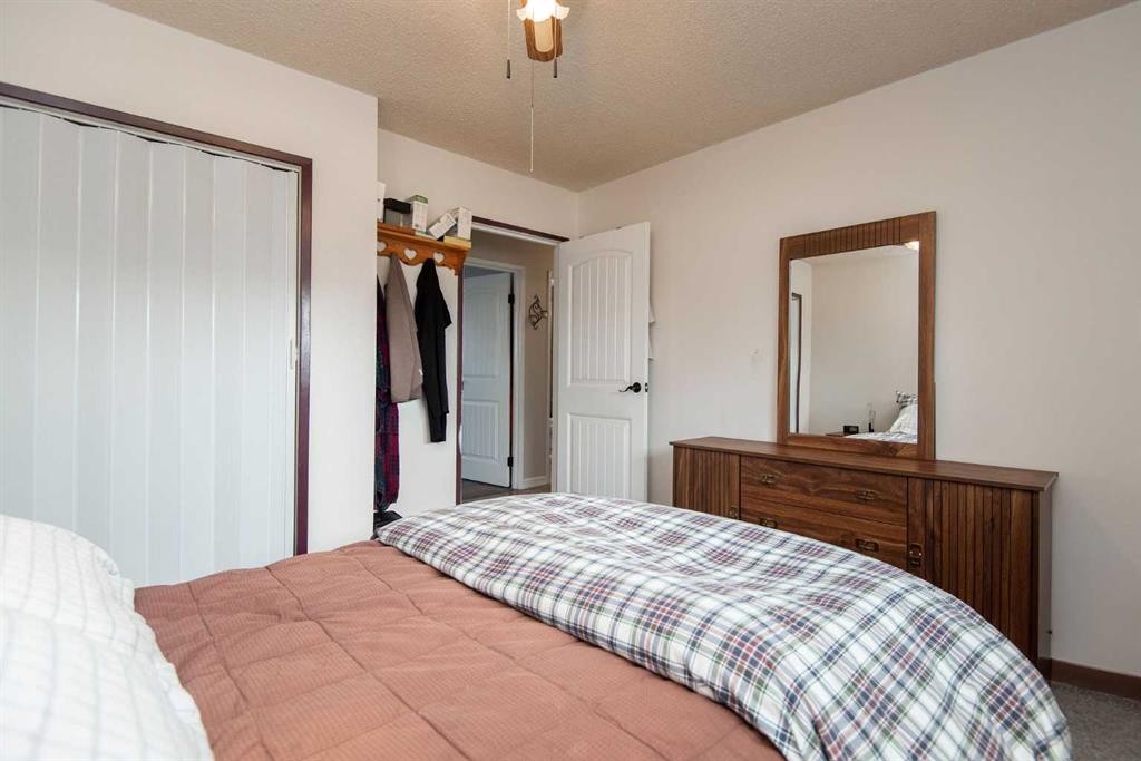 4606 51 Avenue, Bentley, AB - Indoor Photo Showing Bedroom