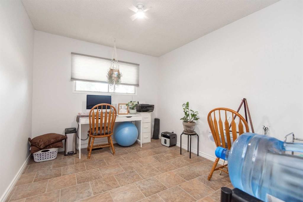 4606 51 Avenue, Bentley, AB - Indoor Photo Showing Other Room