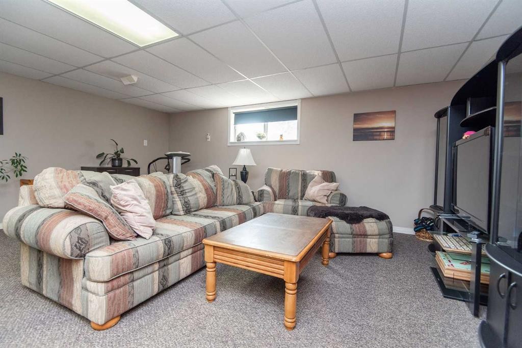 4606 51 Avenue, Bentley, AB - Indoor Photo Showing Basement