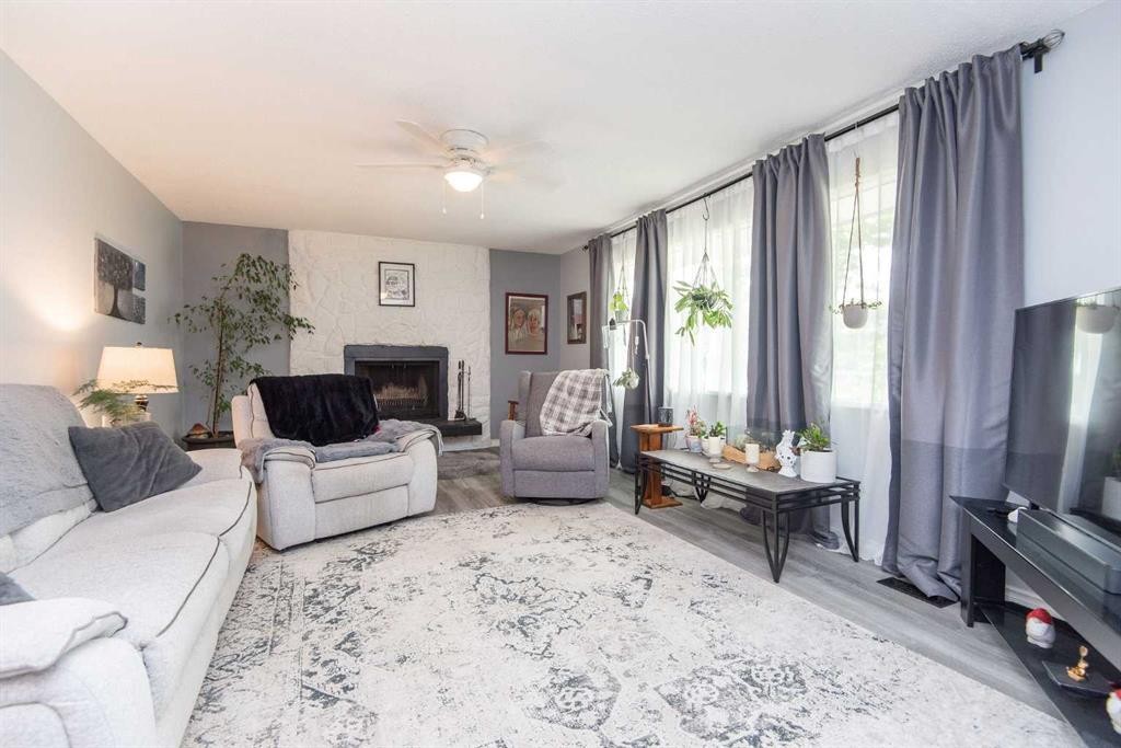4606 51 Avenue, Bentley, AB - Indoor Photo Showing Living Room With Fireplace
