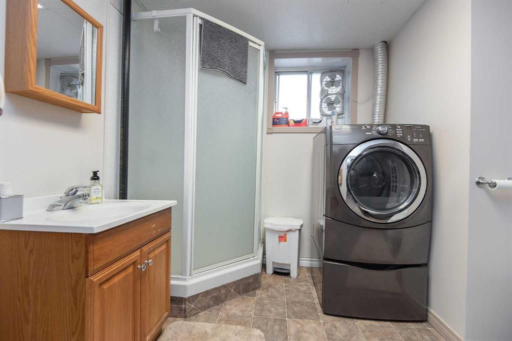 4606 51 Avenue, Bentley, AB - Indoor Photo Showing Laundry Room