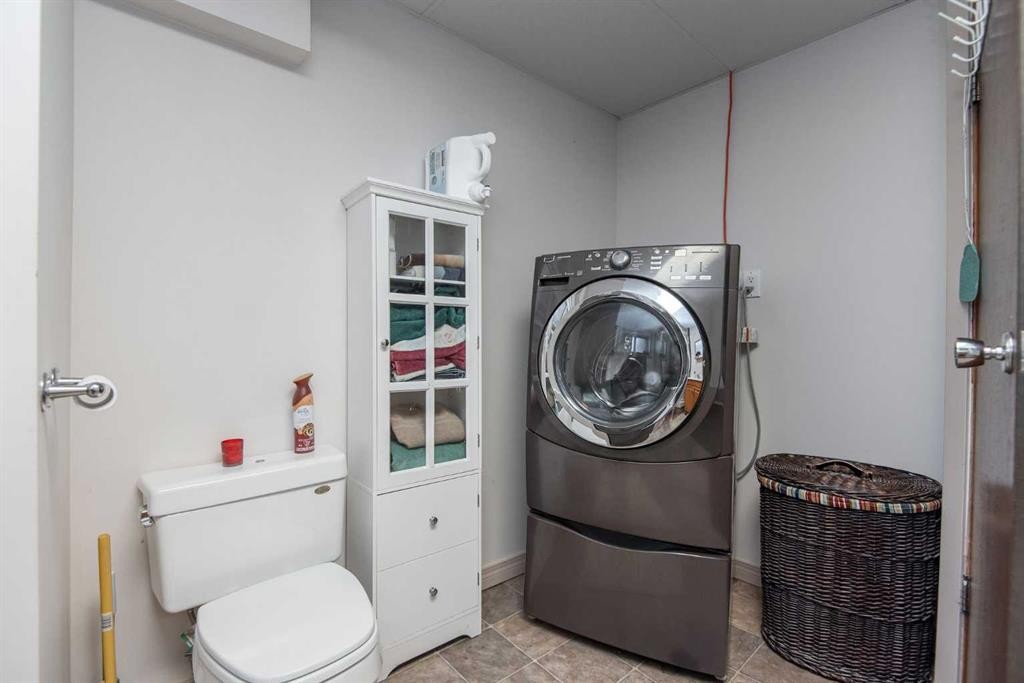4606 51 Avenue, Bentley, AB - Indoor Photo Showing Laundry Room