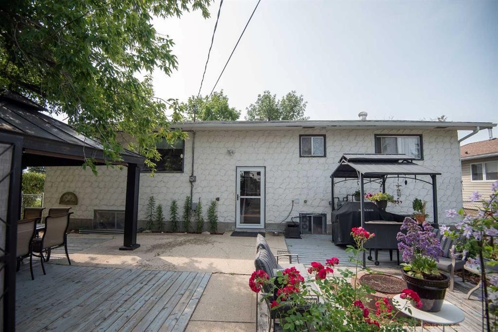 4606 51 Avenue, Bentley, AB - Outdoor With Deck Patio Veranda