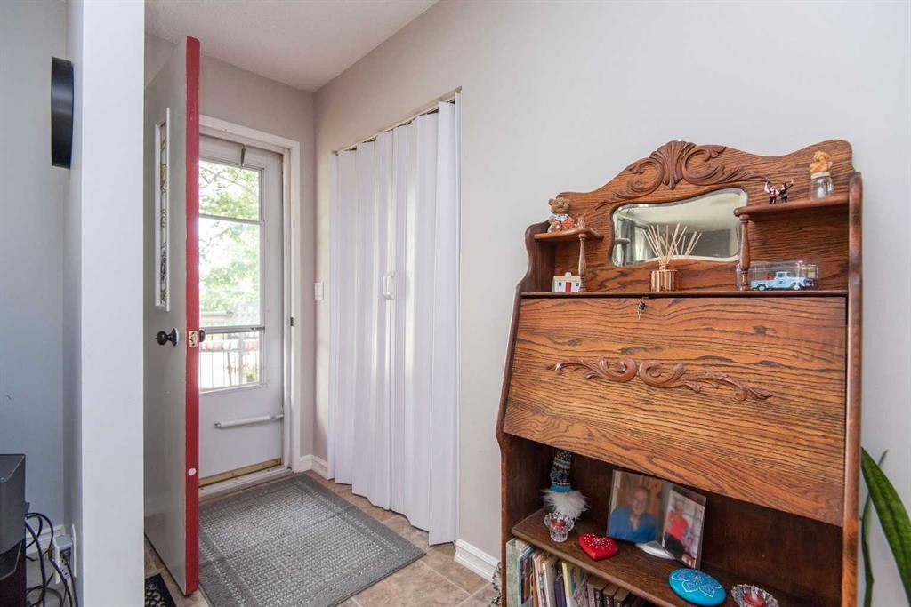4606 51 Avenue, Bentley, AB - Indoor Photo Showing Other Room