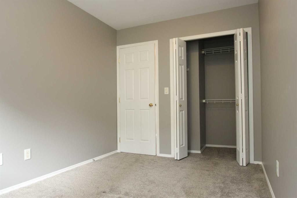 52-73 Addington Drive, Red Deer, AB - Indoor Photo Showing Other Room