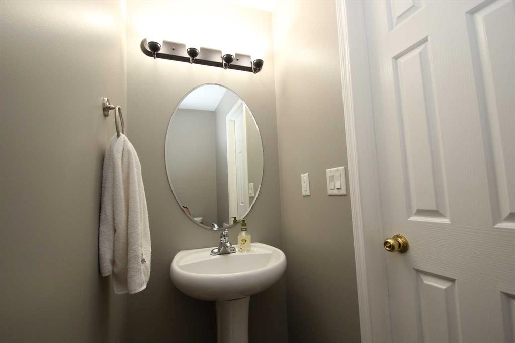 52-73 Addington Drive, Red Deer, AB - Indoor Photo Showing Bathroom