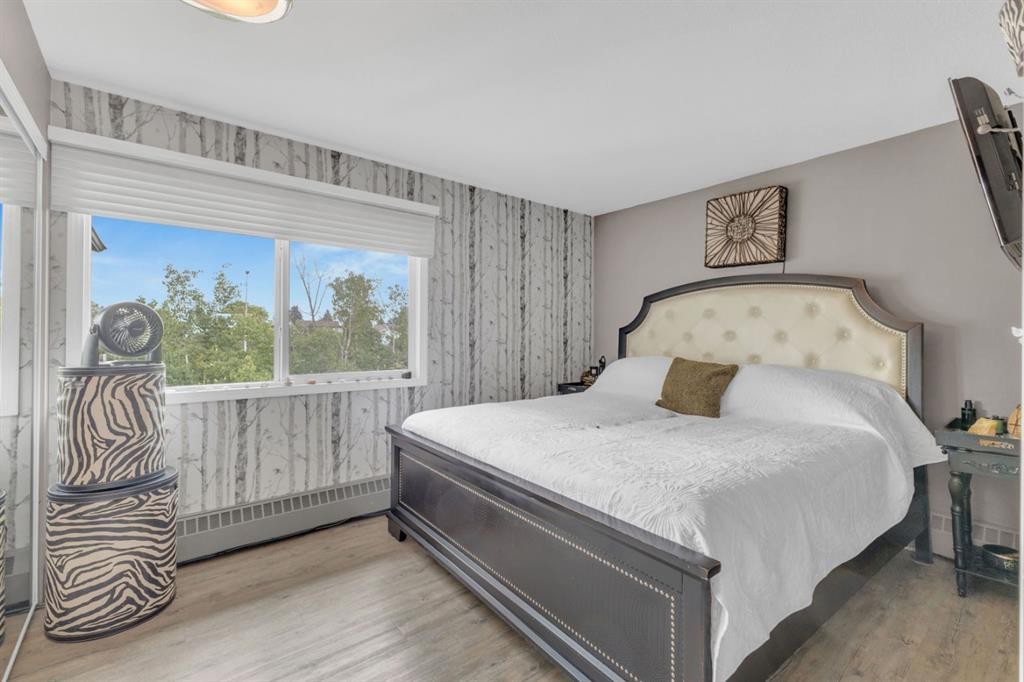 301-71 Cosgrove Crescent, Red Deer, AB - Indoor Photo Showing Bedroom
