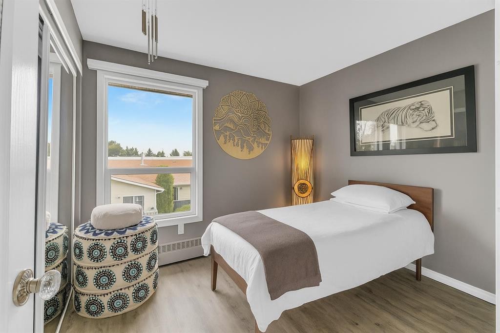 301-71 Cosgrove Crescent, Red Deer, AB - Indoor Photo Showing Bedroom