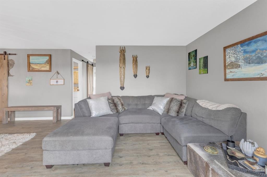 301-71 Cosgrove Crescent, Red Deer, AB - Indoor Photo Showing Living Room
