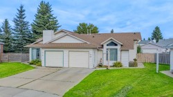 27 Escott Close Red Deer, AB T4R 2J9
