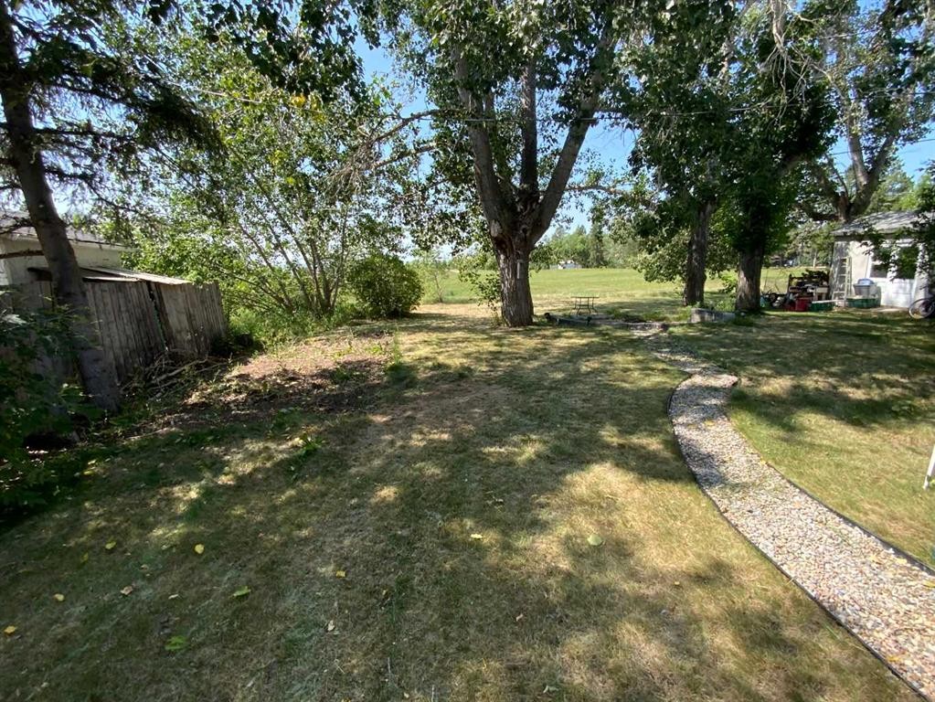 25 Mobile Drive Ne, Three Hills, AB