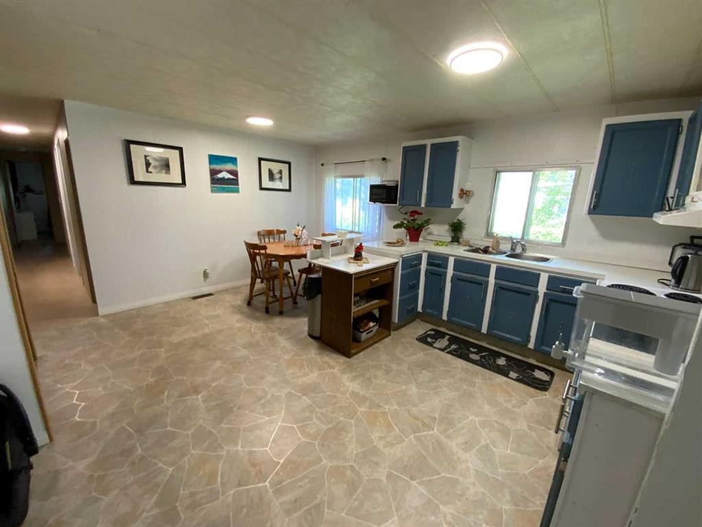 25 Mobile Drive Ne, Three Hills, AB