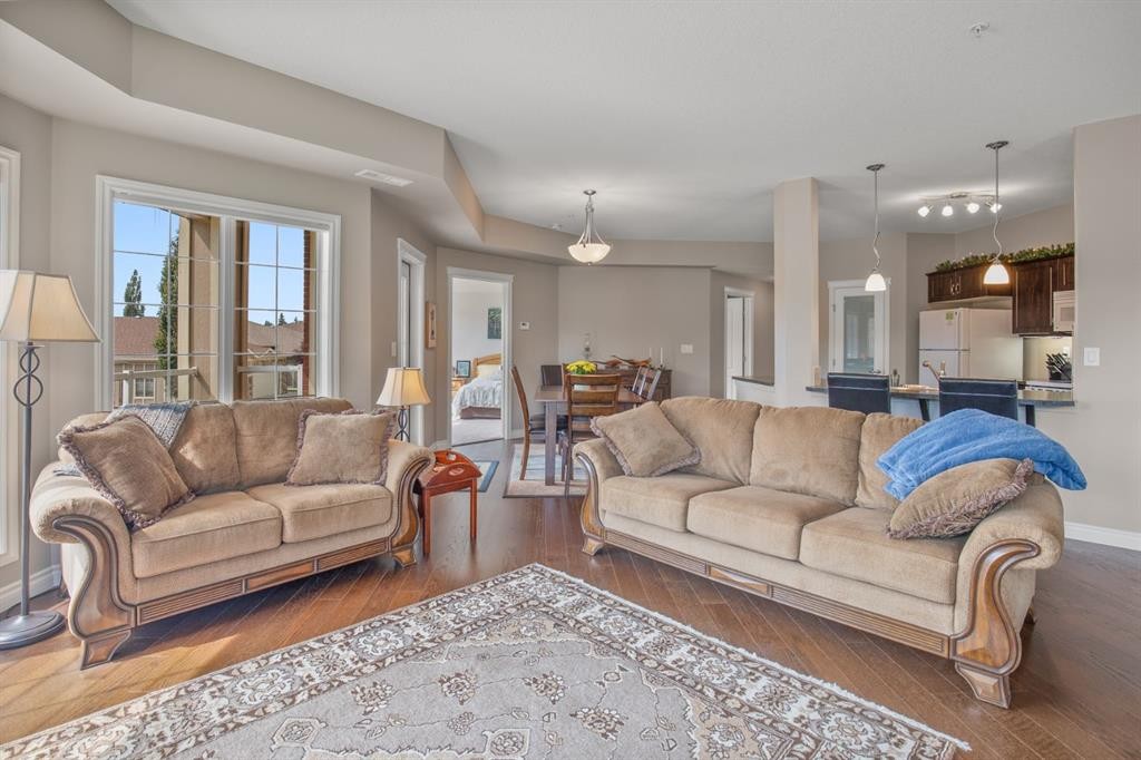 226-6 Michener Boulevard, Red Deer, AB - Indoor Photo Showing Living Room