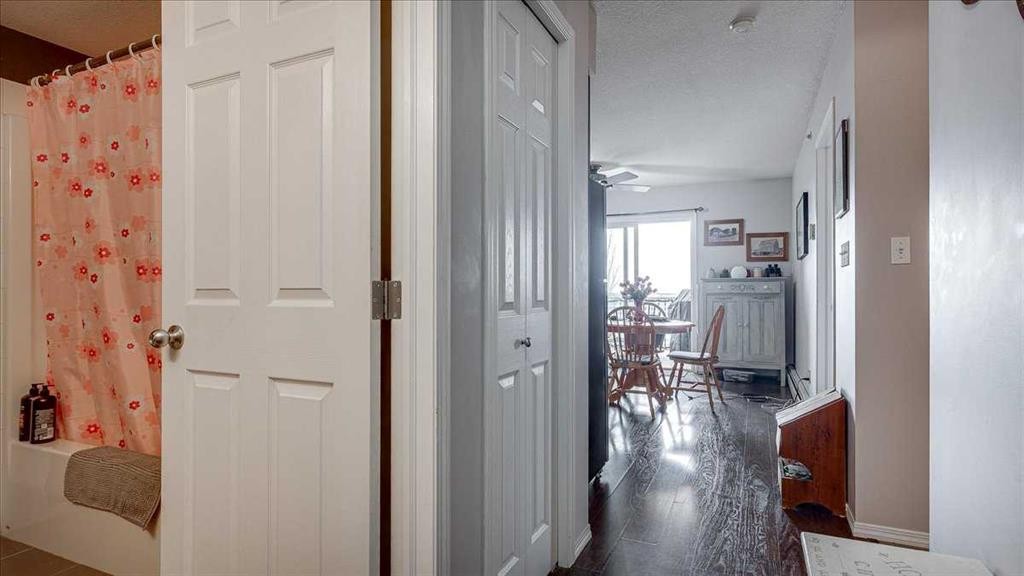 410-3 Broadway Rise, Sylvan Lake, AB - Indoor Photo Showing Other Room