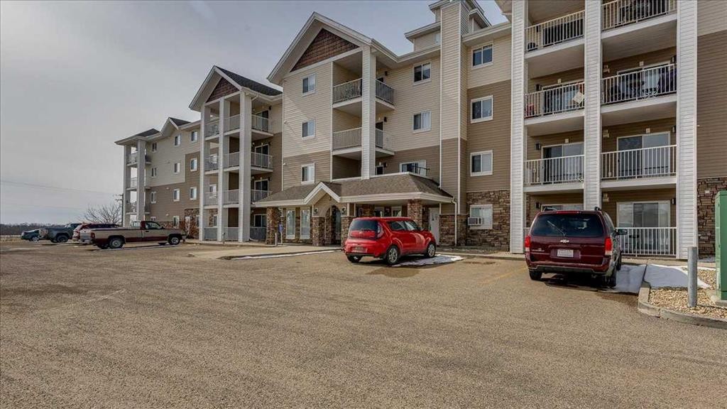 410-3 Broadway Rise, Sylvan Lake, AB - Outdoor With Balcony With Facade