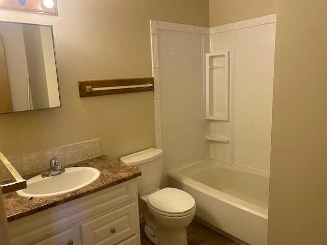 56 Cosgrove Crescent, Red Deer, AB - Indoor Photo Showing Bathroom