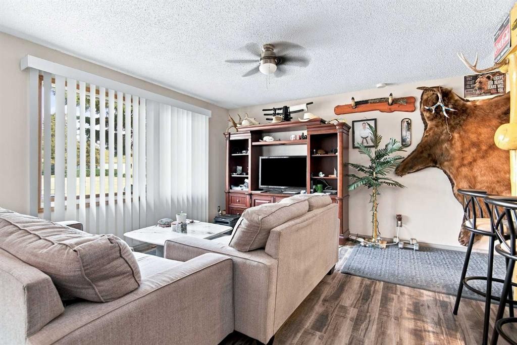 4310 54 Avenue, Olds, AB - Indoor