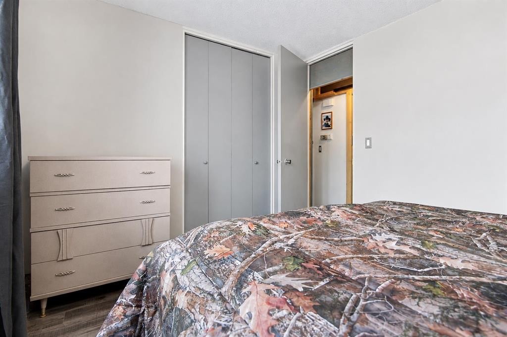 4310 54 Avenue, Olds, AB - Indoor Photo Showing Bedroom
