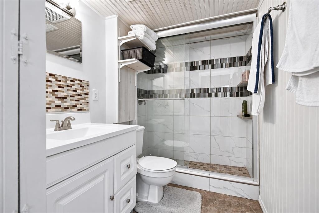4310 54 Avenue, Olds, AB - Indoor Photo Showing Bathroom