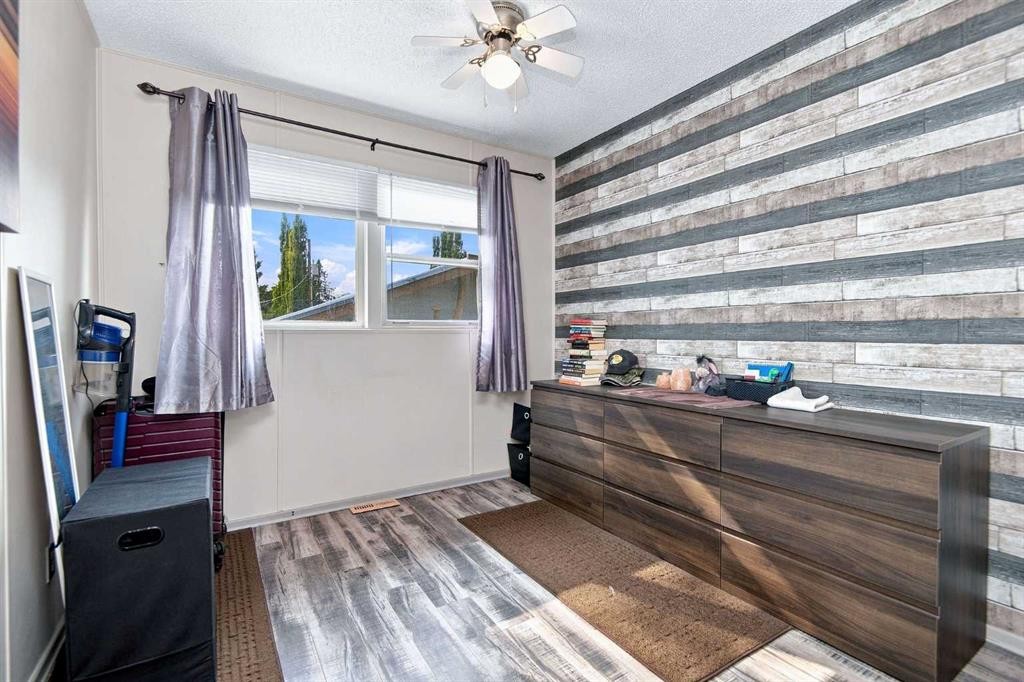 4310 54 Avenue, Olds, AB - Indoor Photo Showing Other Room