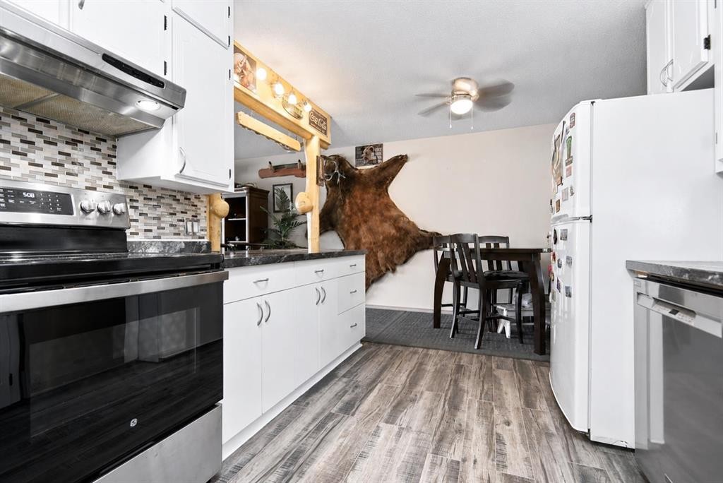 4310 54 Avenue, Olds, AB - Indoor Photo Showing Kitchen