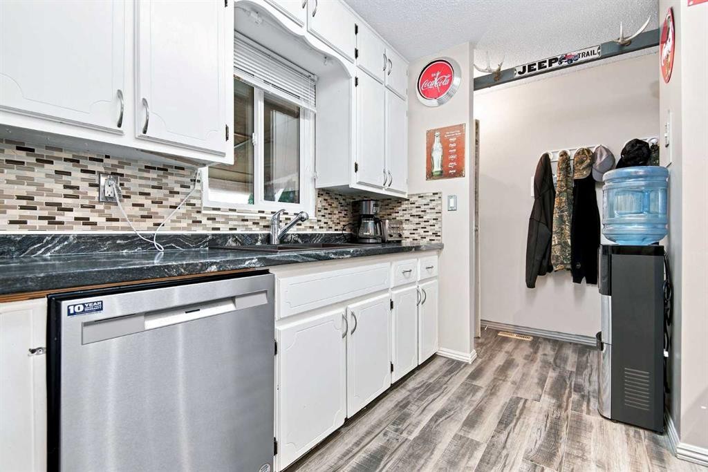 4310 54 Avenue, Olds, AB - Indoor Photo Showing Kitchen