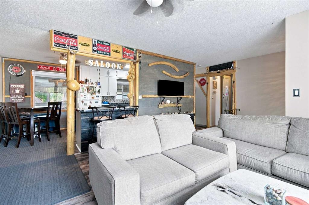 4310 54 Avenue, Olds, AB - Indoor Photo Showing Living Room