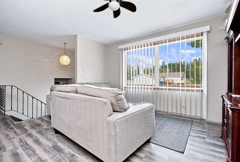 4310 54 Avenue, Olds, AB - Indoor