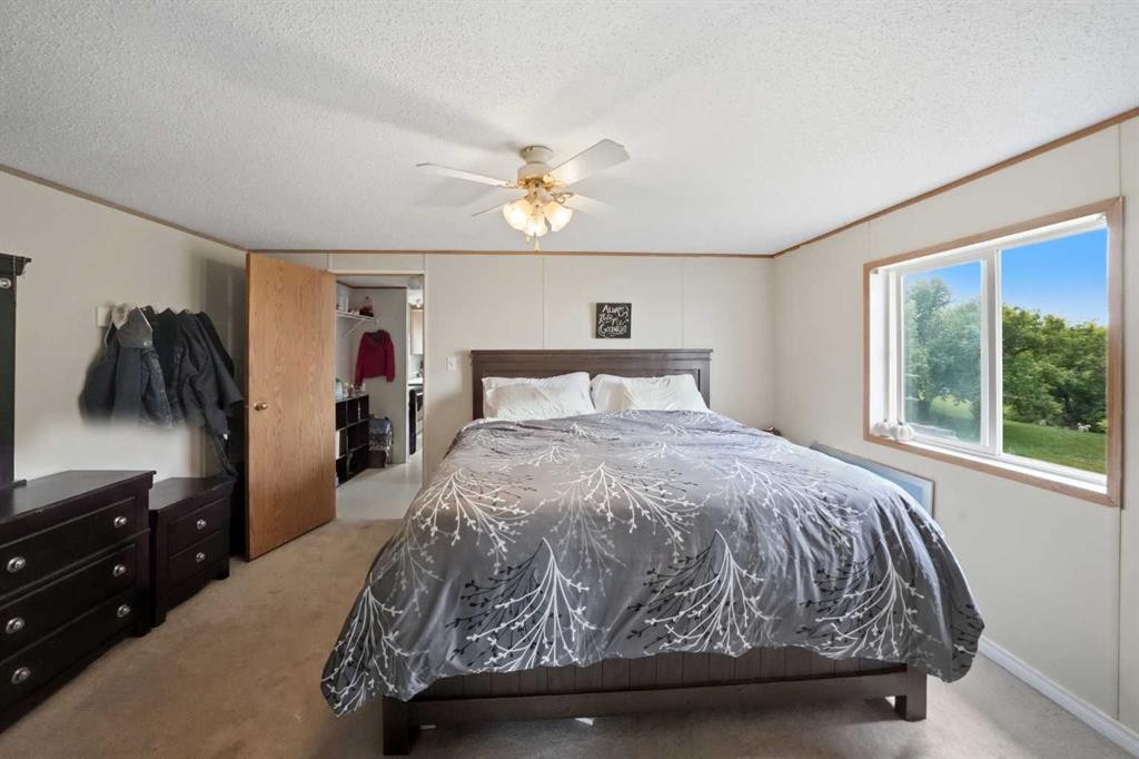35219 Range Road 242, Rural Red Deer County, AB - Indoor Photo Showing Bedroom