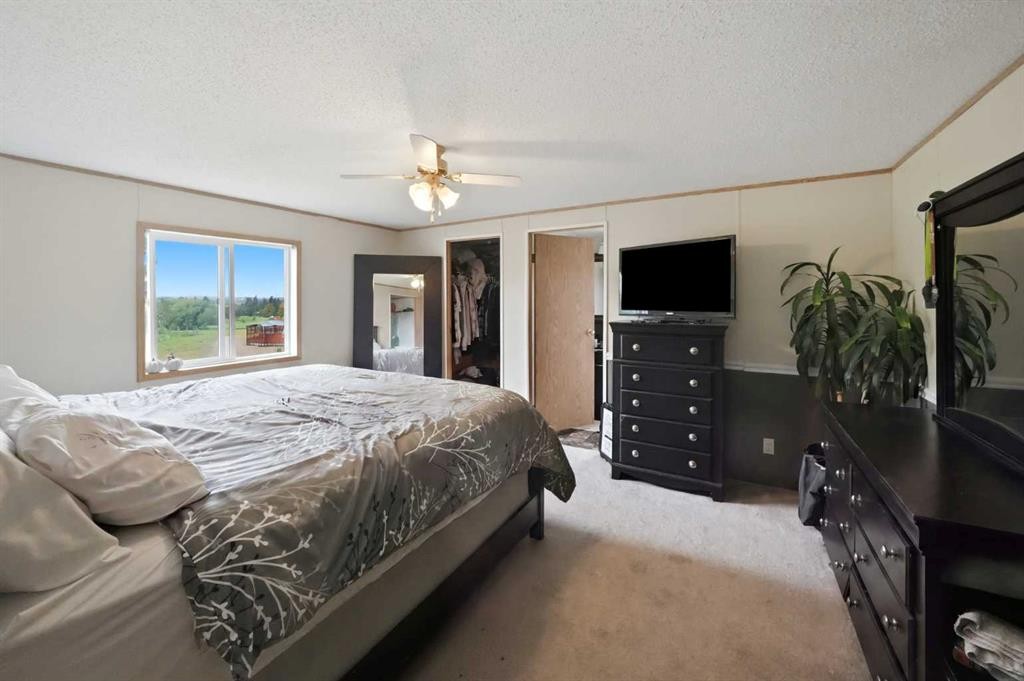 35219 Range Road 242, Rural Red Deer County, AB - Indoor Photo Showing Bedroom