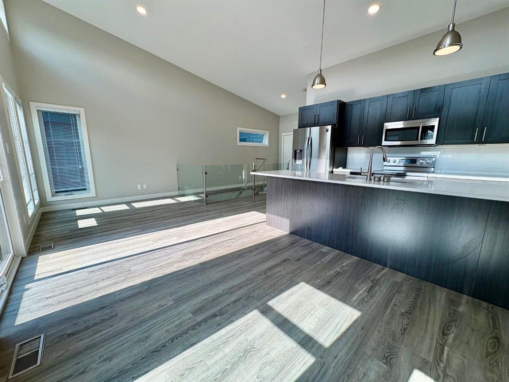14-5110 48A Avenue, Camrose, AB - Indoor Photo Showing Kitchen With Upgraded Kitchen