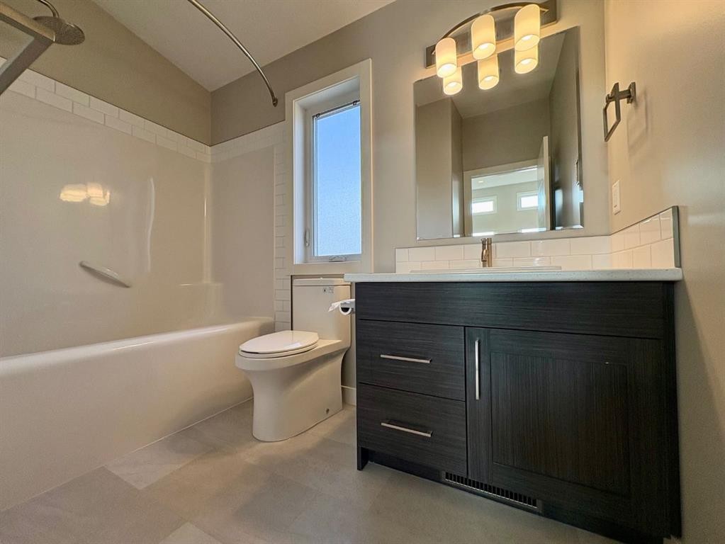 14-5110 48A Avenue, Camrose, AB - Indoor Photo Showing Bathroom