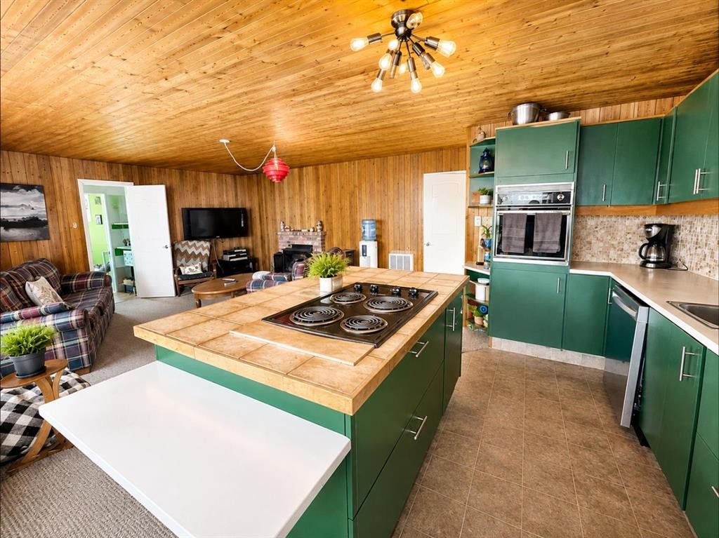 745 Elk Street, Sunbreaker Cove, AB