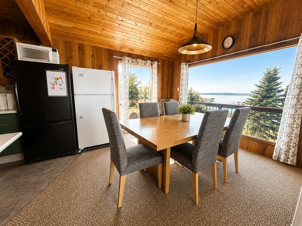 745 Elk Street, Sunbreaker Cove, AB