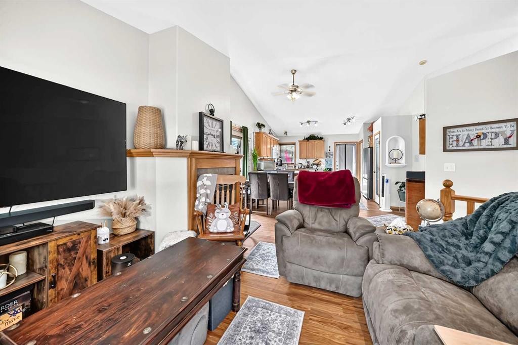 78 Drummond Avenue, Red Deer, AB - Indoor Photo Showing Living Room