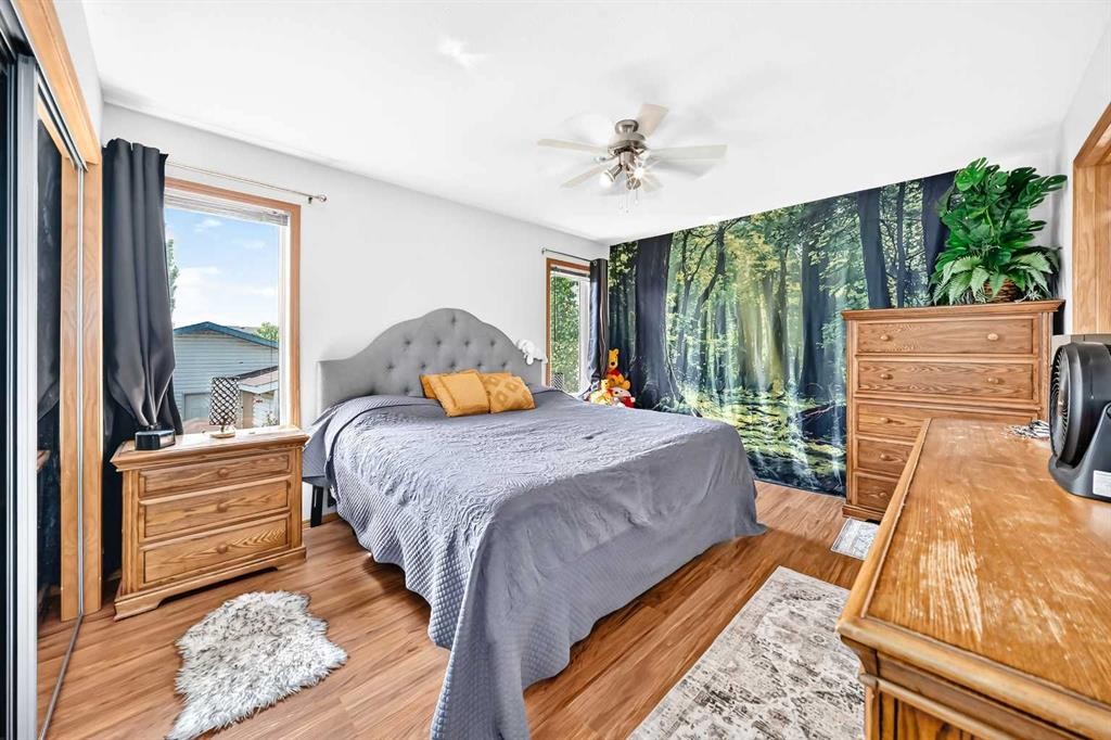78 Drummond Avenue, Red Deer, AB - Indoor Photo Showing Bedroom