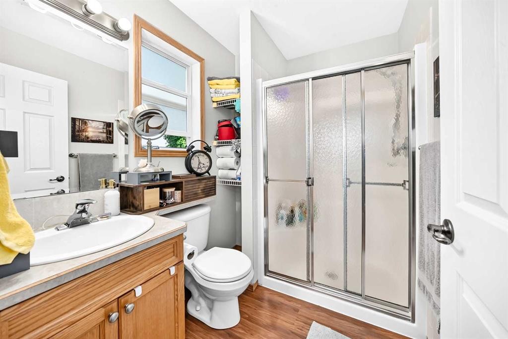 78 Drummond Avenue, Red Deer, AB - Indoor Photo Showing Bathroom